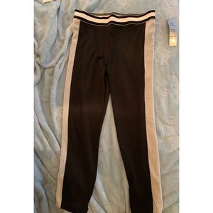 Ambiance apparel workout Capri/ 3/4 leggings